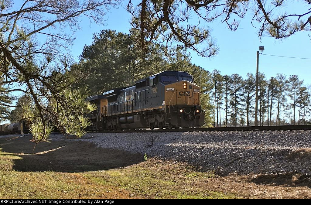 CSX 7790 and 5200 wait for green